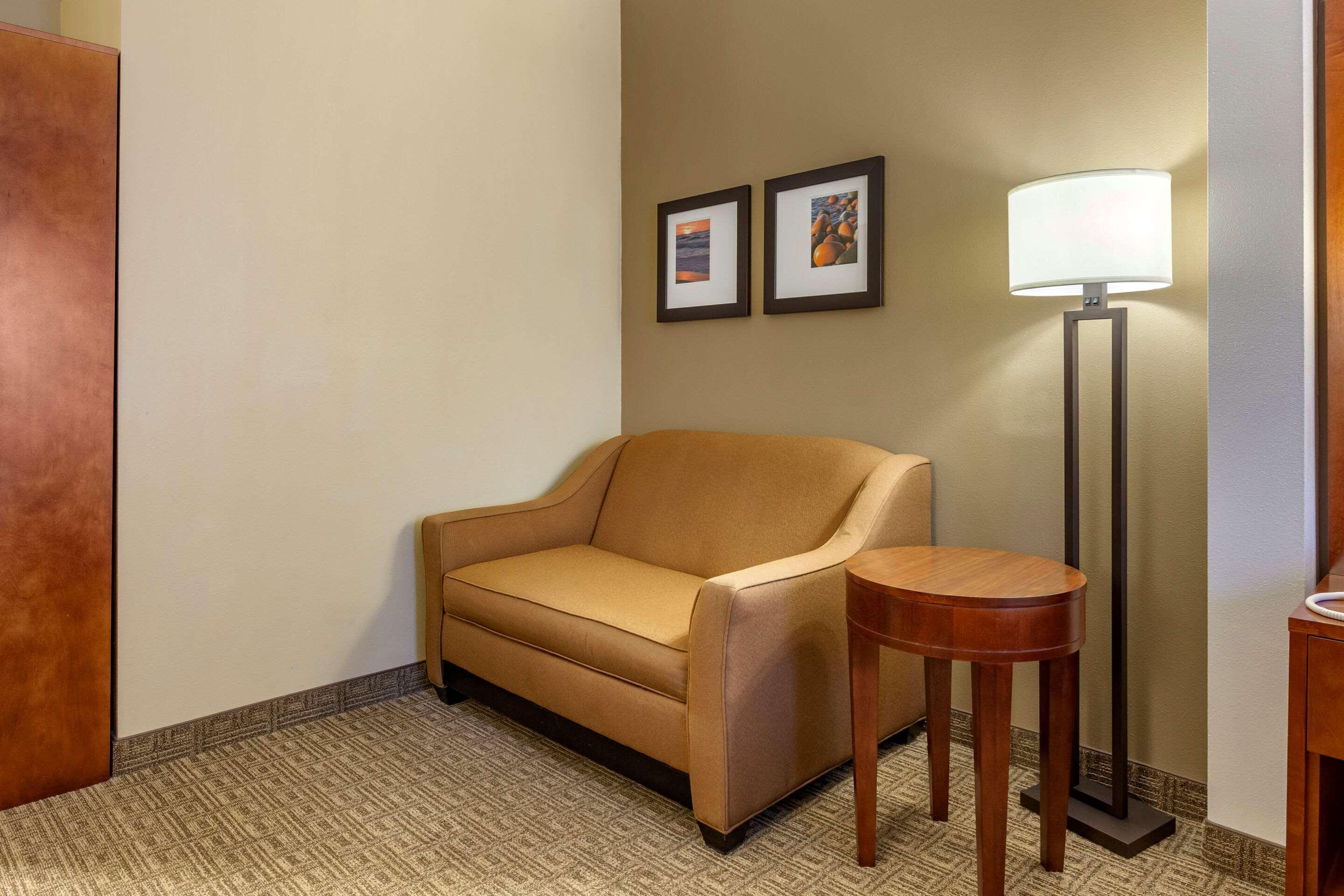 מרקט Comfort Suites מראה חיצוני תמונה